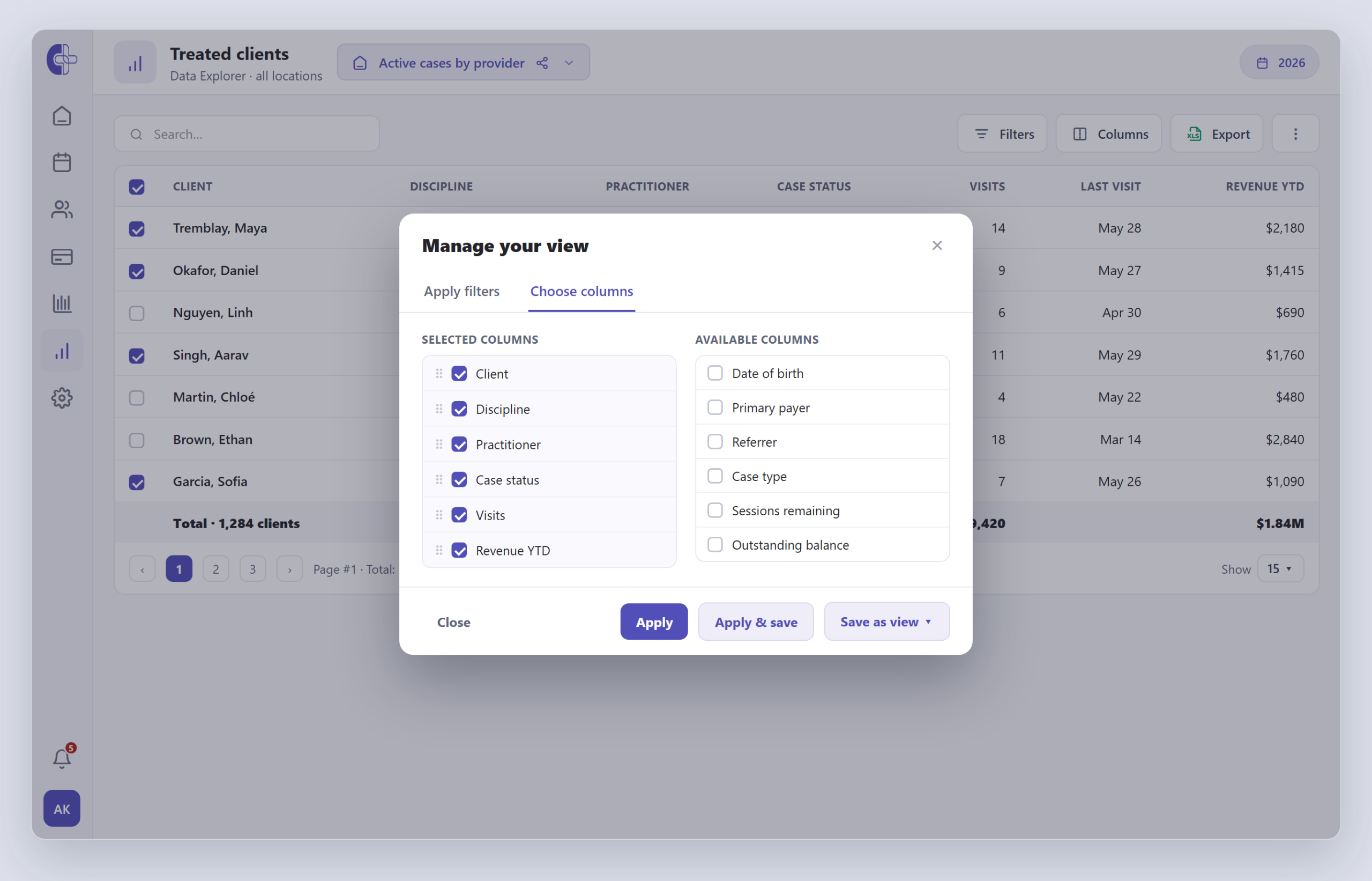 Data Explorer de Clinicmaster — un rapport personnalisable « Clients traités » avec une vue enregistrée, des contrôles de filtres et de colonnes, et une fenêtre « Gérer votre vue » pour choisir les colonnes, appliquer des filtres et enregistrer ou partager la vue.